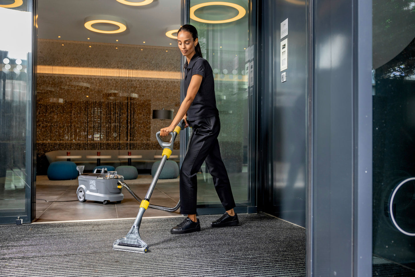 Lava-Aspiradora Pulverización y Aspiración/Secador de Pisos PUZZI 10/1