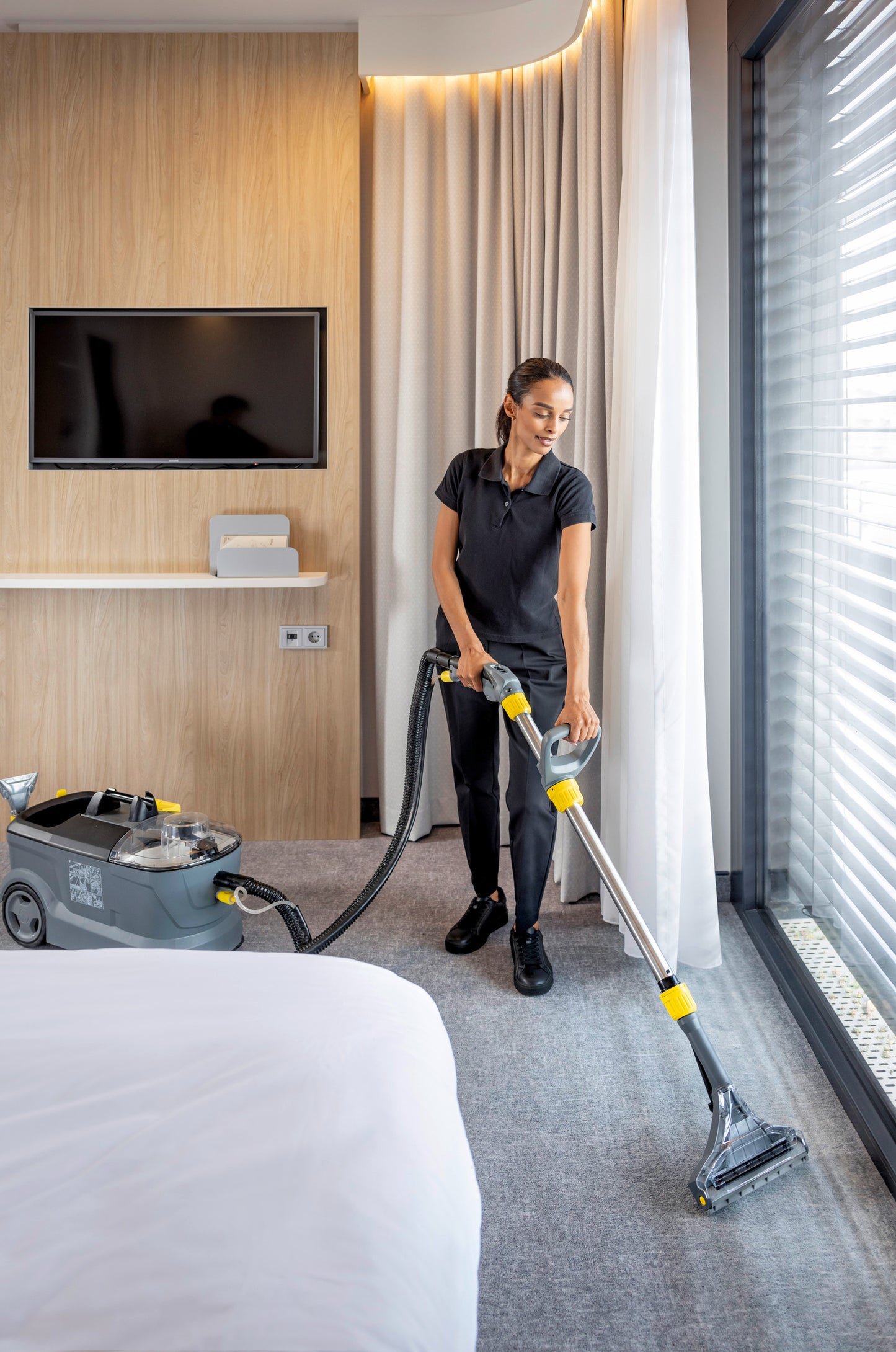 Lava-Aspiradora Pulverización y Aspiración/Secador de Pisos PUZZI 10/1